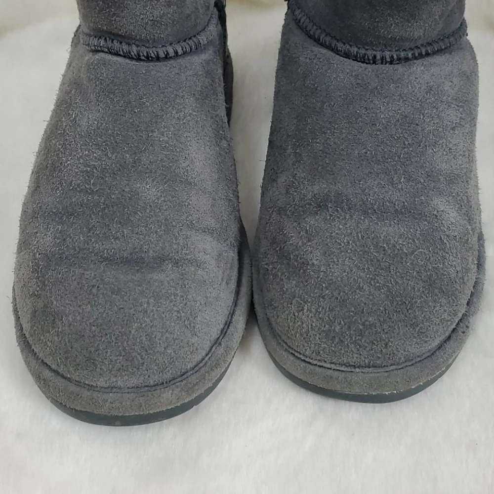 Bearpaw gray winter boots suede women size 8 gray cozy warm